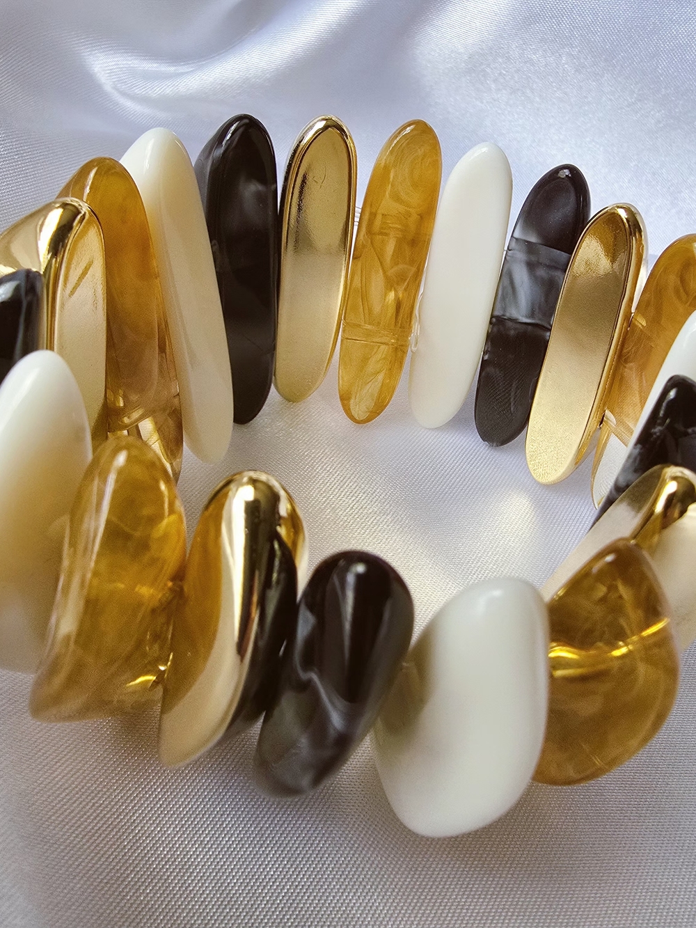 nOir Jewelry Multicolor Resin & Gold Oval Stretch Bracelet - White, Amber, Black